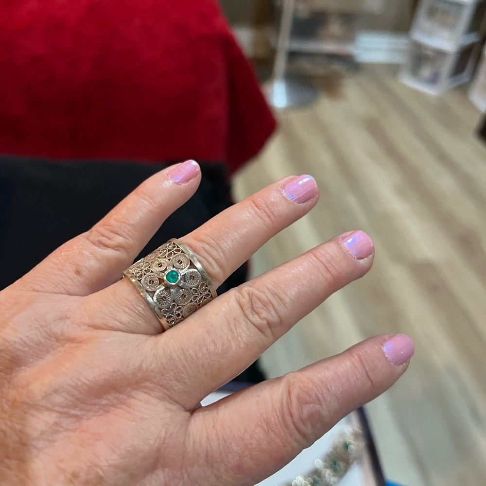 925 Silver Filigree Ring with small emerald from Colombia, size 8.5 weight 8.9